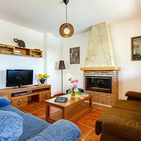 Sleeps 6 With Pool Air Con And Wifi