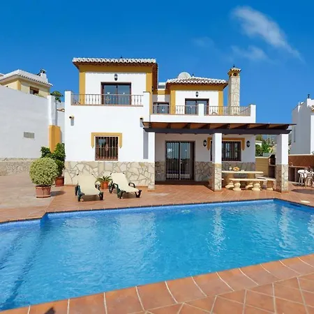 Sleeps 6 With Pool Air Con And Wifi