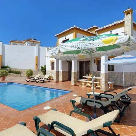 Sleeps 6 With Pool Air Con And Wifi Nerja