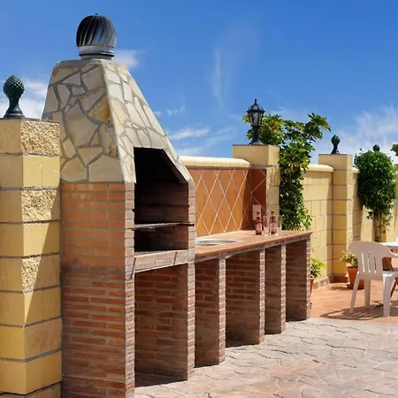 Sleeps 6 With Pool Air Con And Wifi *