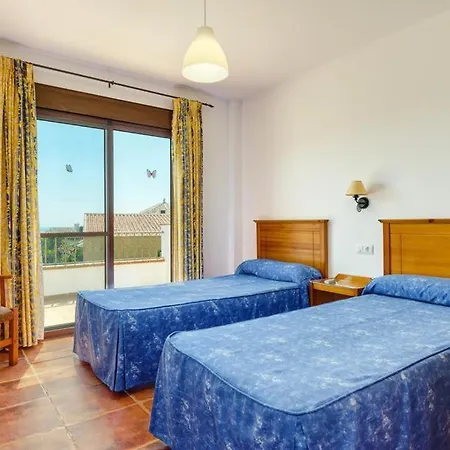 Villa Sleeps 6 With Pool Air Con And Wifi *