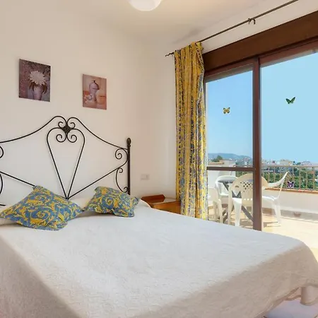 Sleeps 6 With Pool Air Con And Wifi *